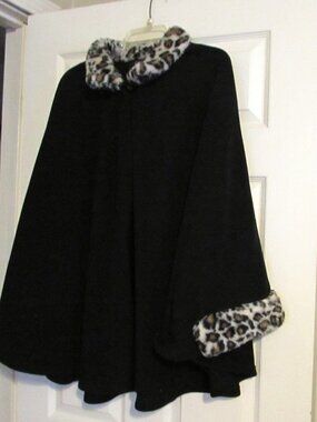 CEJON Black Fleece Cape with Faux-Fur Leopard Print Collar & Cuffs Size S/M